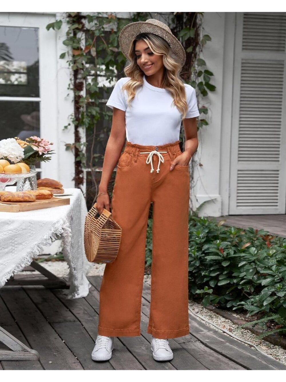 These flare pants feature baggy style, wide legs and high waisted design enhanci - Picture 3 of 6
